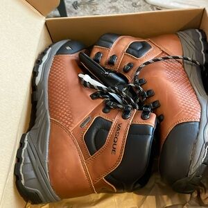 Vasque women’s size 8.5 st. Elias fg Gtx 7145 new $220 cognac brown boots